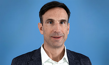 Nadir Mandioni, Winkel