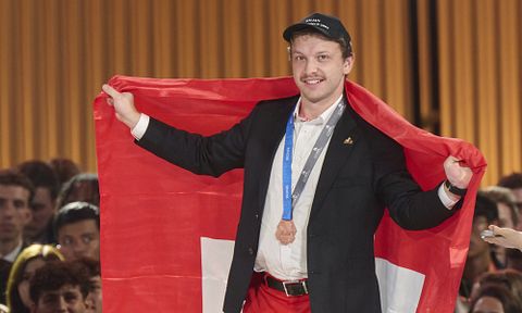 Elektroinstallateur Kilian Moser holt sensationell die Bronzemedaille an den WorldSkills in Shanghai